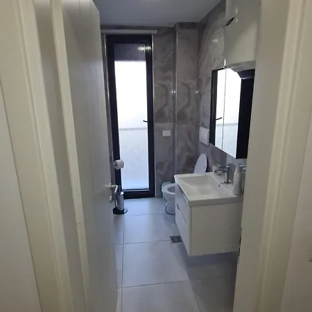 Ema アパート ティラナ