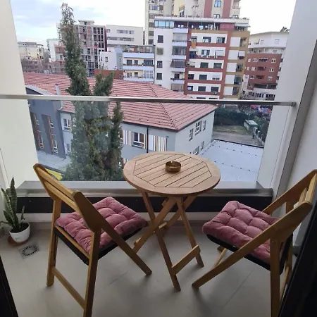 Ema アパート ティラナ