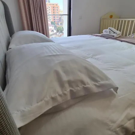 Ema アパート ティラナ