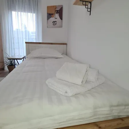 アパート Ema ティラナ